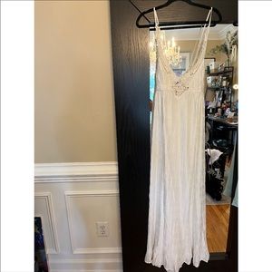 XL White Lace/Crinkle Maxi dress